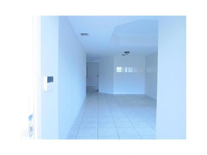 5075 NW 114th Pl, Miami, FL 33178