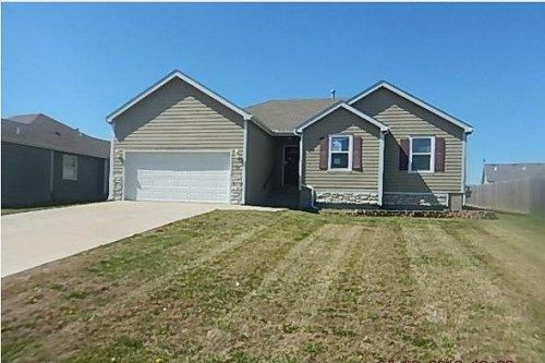 709 Flame Way, Baldwin City, KS 66006