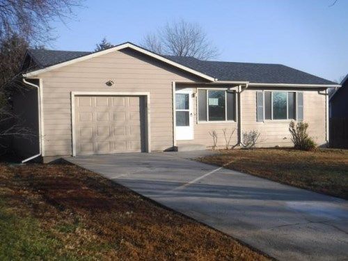 906 Cedar Pl, Eudora, KS 66025