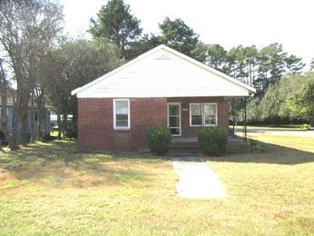 302 Graham St, Pembroke, NC 28372