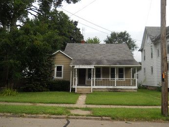 909 W 2nd St, Dixon, IL 61021