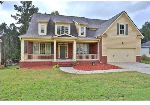 1054 Silver Thorne Dr, Loganville, GA 30052