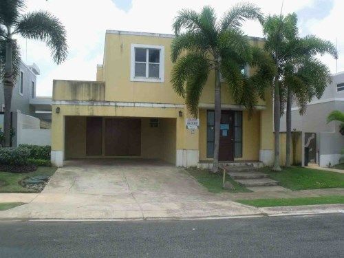 7 J Palacios Del Ri, Toa Alta, PR 00953