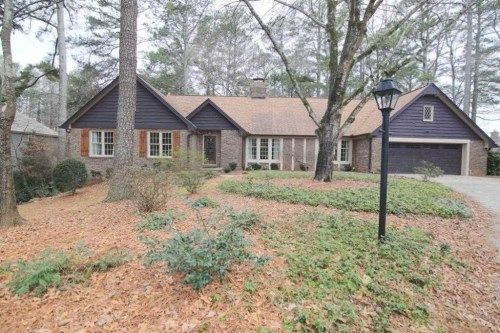 2880 Roxburgh Dr, Roswell, GA 30076