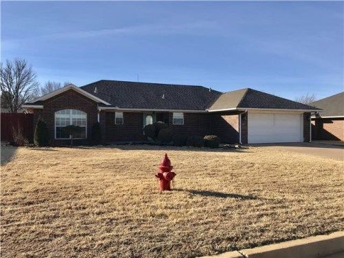 108 Calhoon St, Elk City, OK 73644