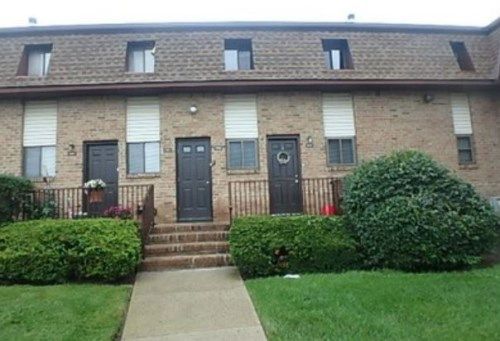 806 N OAKS BLVD, North Brunswick, NJ 08902