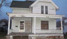 129 W HOWARD ST Manchester, IA 52057