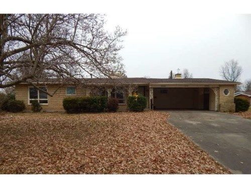 706 Mimosa Dr, Sikeston, MO 63801