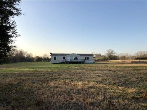 933 County Road 1515, Moore, TX 78057