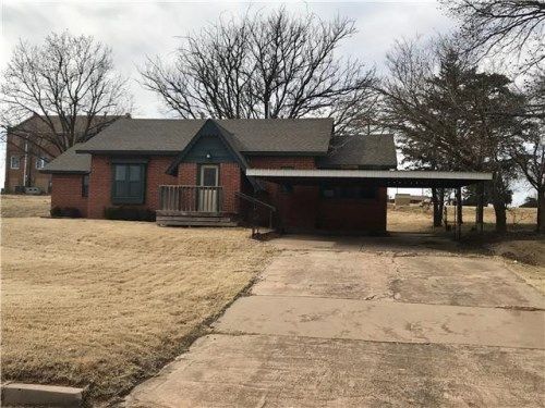 809 N Broadway St, Sayre, OK 73662