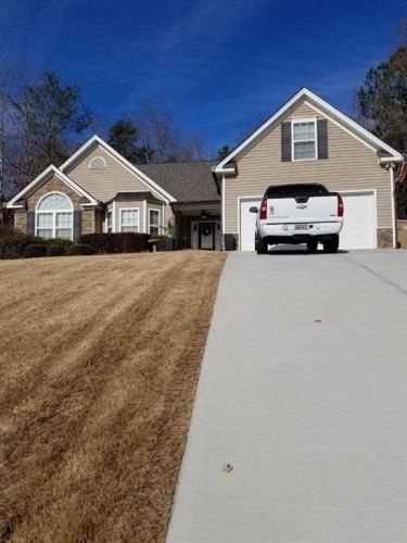 6718 Carriage Walk Ln, Flowery Branch, GA 30542