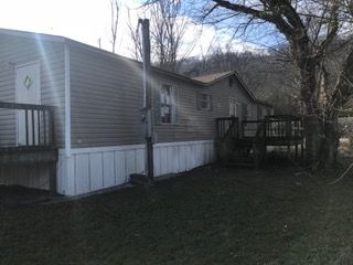 326 Railroad Ave, Lake City, TN 37769