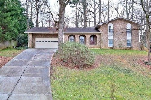 2587 W Fontainbleau Ct, Atlanta, GA 30360