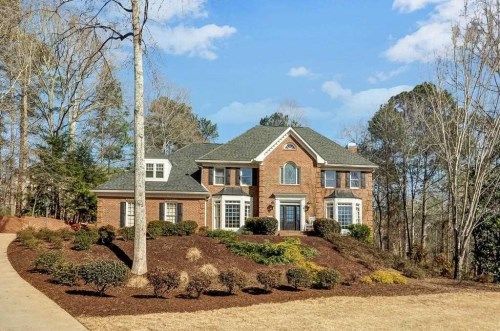 300 Arroyo Dr, Roswell, GA 30075