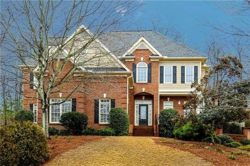 6105 Mountainwell Dr, Roswell, GA 30075