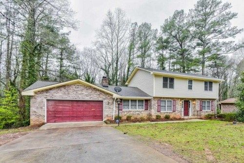 4223 Autumn Woods Ct, Stone Mountain, GA 30083