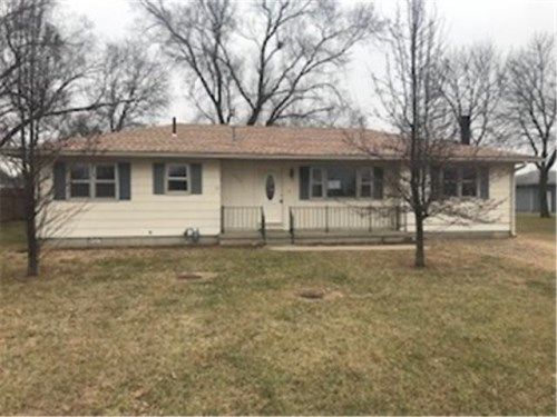 1002 N 14th St, Osage City, KS 66523