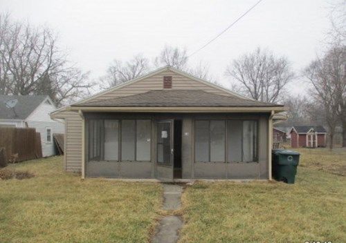 918 E 25th St, Muncie, IN 47302