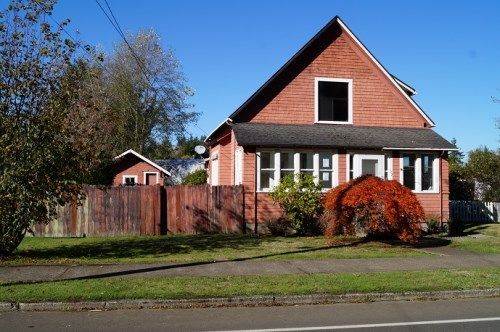 102 16th St, Hoquiam, WA 98550