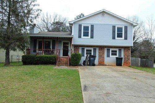 529 Oak Trace Ct, Jonesboro, GA 30238