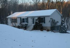 218 Lakewood Dr, Dingmans Ferry, PA 18328