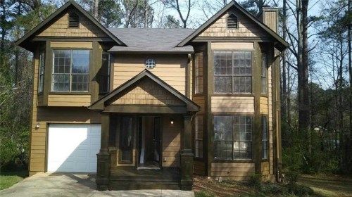 585 Woodbridge Ct, Stone Mountain, GA 30088