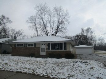 15 Miller Rd, Lake Zurich, IL 60047