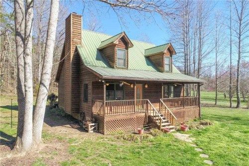 363 Sandra Ln, Cleveland, GA 30528