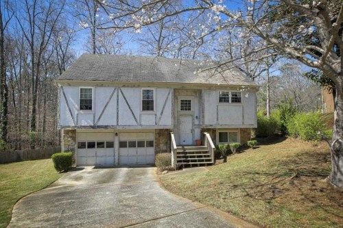 675 Woodcrest Manor Dr, Stone Mountain, GA 30083