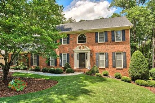 220 Hepplewhite Dr, Alpharetta, GA 30022