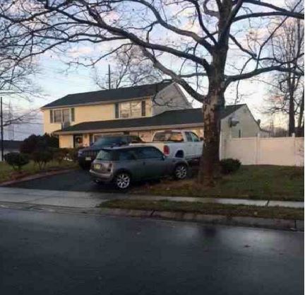 3 Avondale Ln, Matawan, NJ 07747