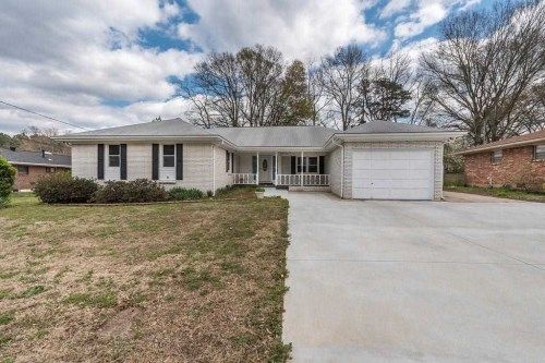 318 Mercer Dr, Jonesboro, GA 30236