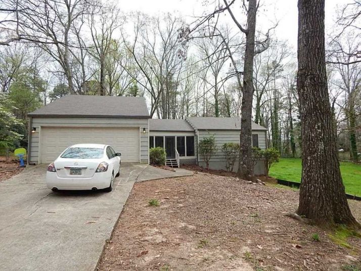 5421 S Lake Dr, Douglasville, GA 30135