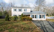 26 Cedar Heights Dr Ridge, NY 11961