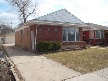 141 Rice Ave, Bellwood, IL 60104