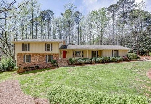 2073 Gunstock Dr, Stone Mountain, GA 30087