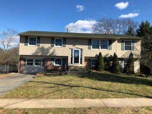 5 Longwood Dr, Burlington, NJ 08016