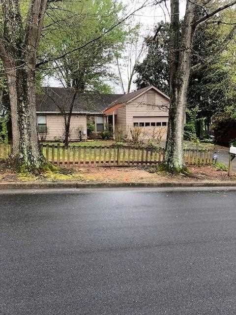 3951 Springleaf Dr, Stone Mountain, GA 30083