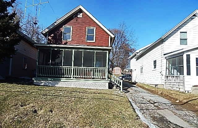 21 Schuyler St, Ticonderoga, NY 12883