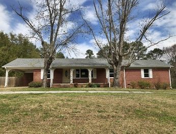 825 Circle Hill Dr, Selmer, TN 38375