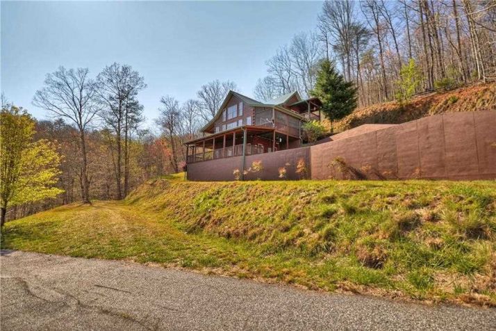 375 Garrett Ln, Ellijay, GA 30540