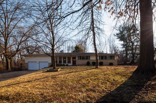 48 Rolling Hills Dr, Florissant, MO 63033