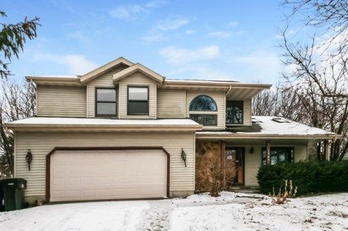 1505 Dover Dr, Waunakee, WI 53597