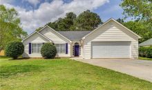 1013 Edgewater Ln Hoschton, GA 30548