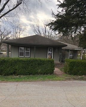 303 David Thurman St, Pineville, MO 64856