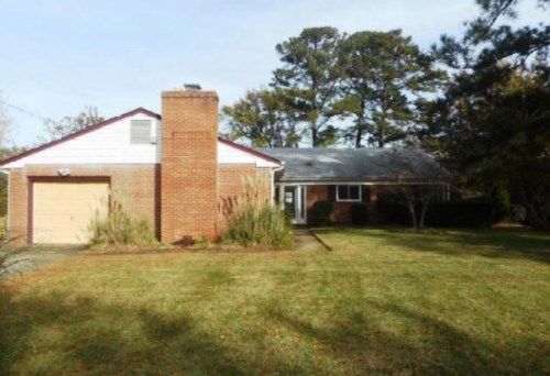 5 Bickfield Dr, Hampton, VA 23666