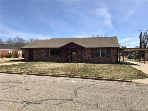 422 N 6th St, Weatherford, OK 73096