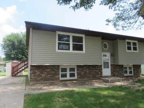 521 3rd St NW, Dyersville, IA 52040