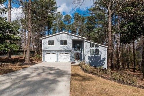 3050 Roxburgh Dr, Roswell, GA 30076