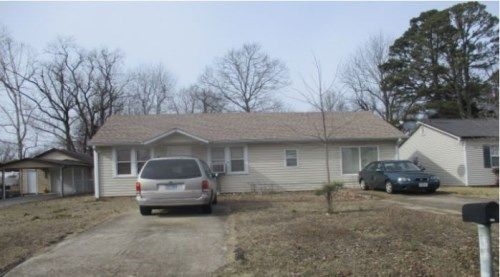 2325 Perkins Dr, Poplar Bluff, MO 63901